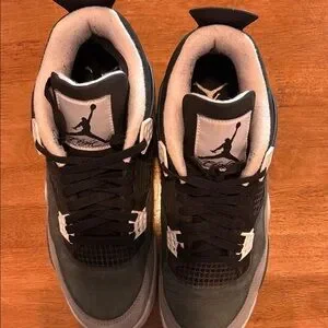 Nike Air Jordan 4 Retro Fear. Excellent condition. No flaws. Gently used. Air Jordan 4 Retro  main image 3